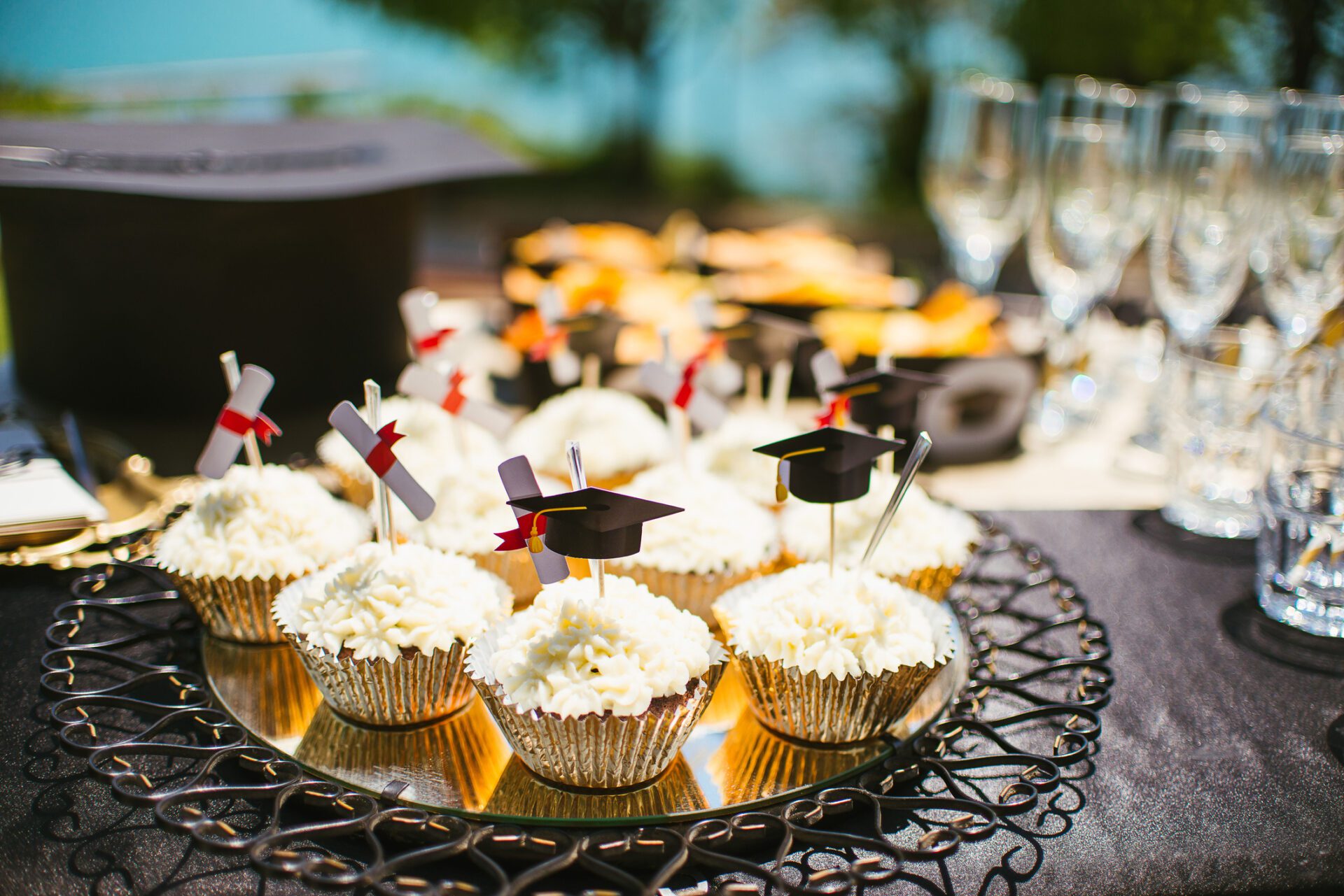 decoration of a party table for graduation